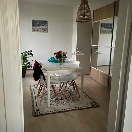 Spacious, Bright 3-room *